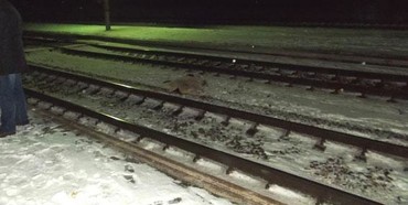 Жінка загинула під потягом на якій поспішала